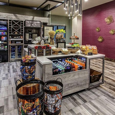 Hilton Garden Inn Topeka Luaran gambar