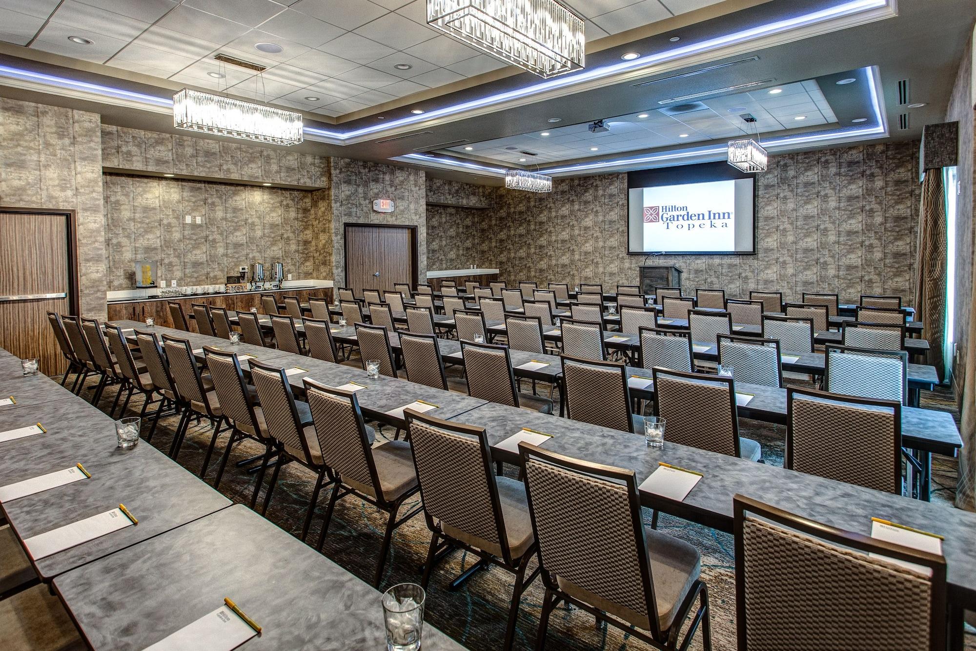 Hilton Garden Inn Topeka Luaran gambar