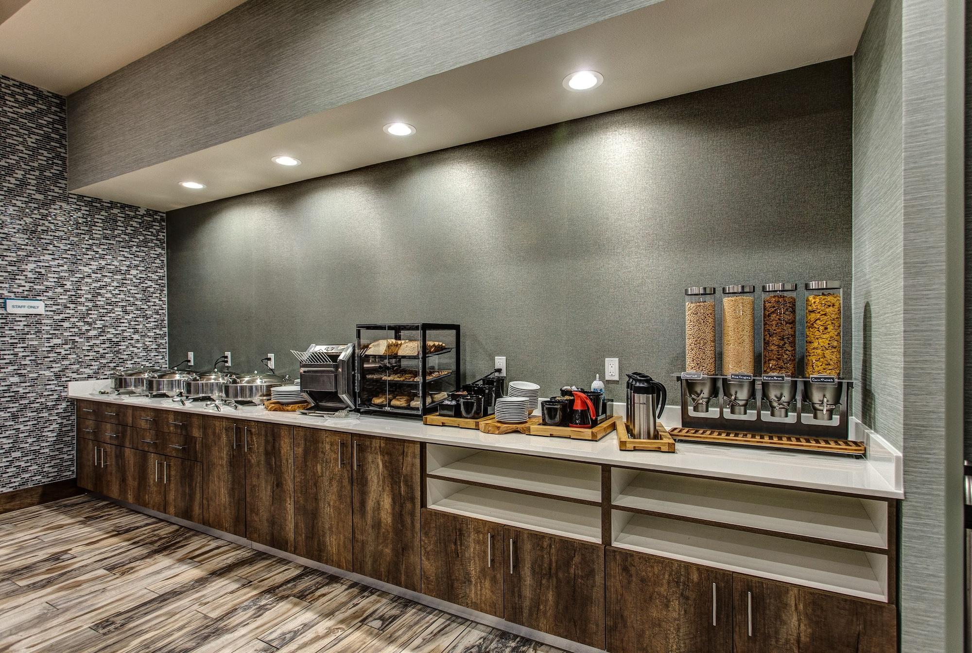 Hilton Garden Inn Topeka Luaran gambar