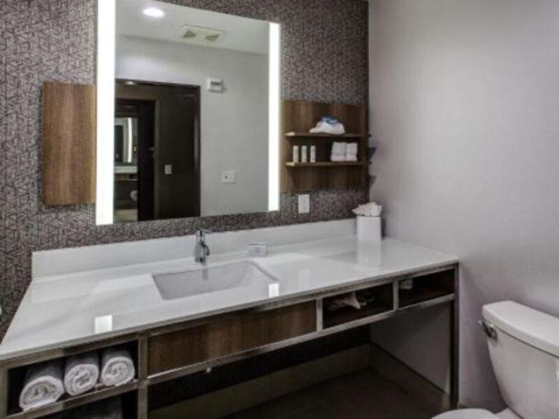 Hilton Garden Inn Topeka Luaran gambar