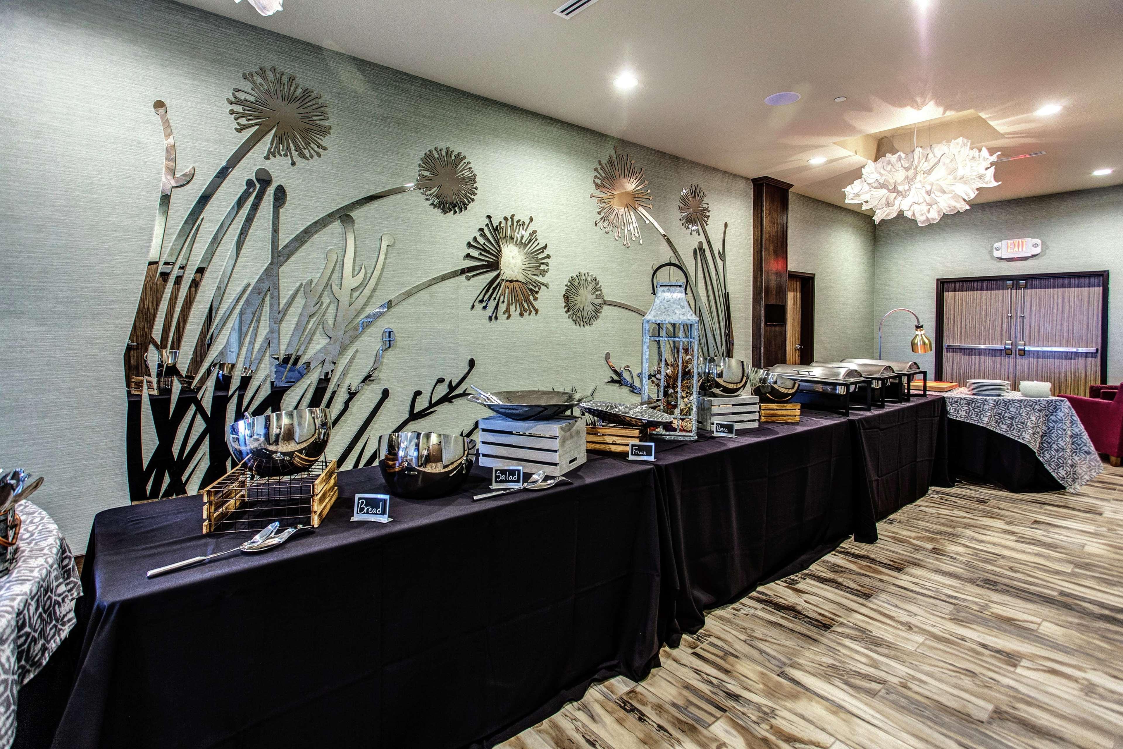 Hilton Garden Inn Topeka Luaran gambar
