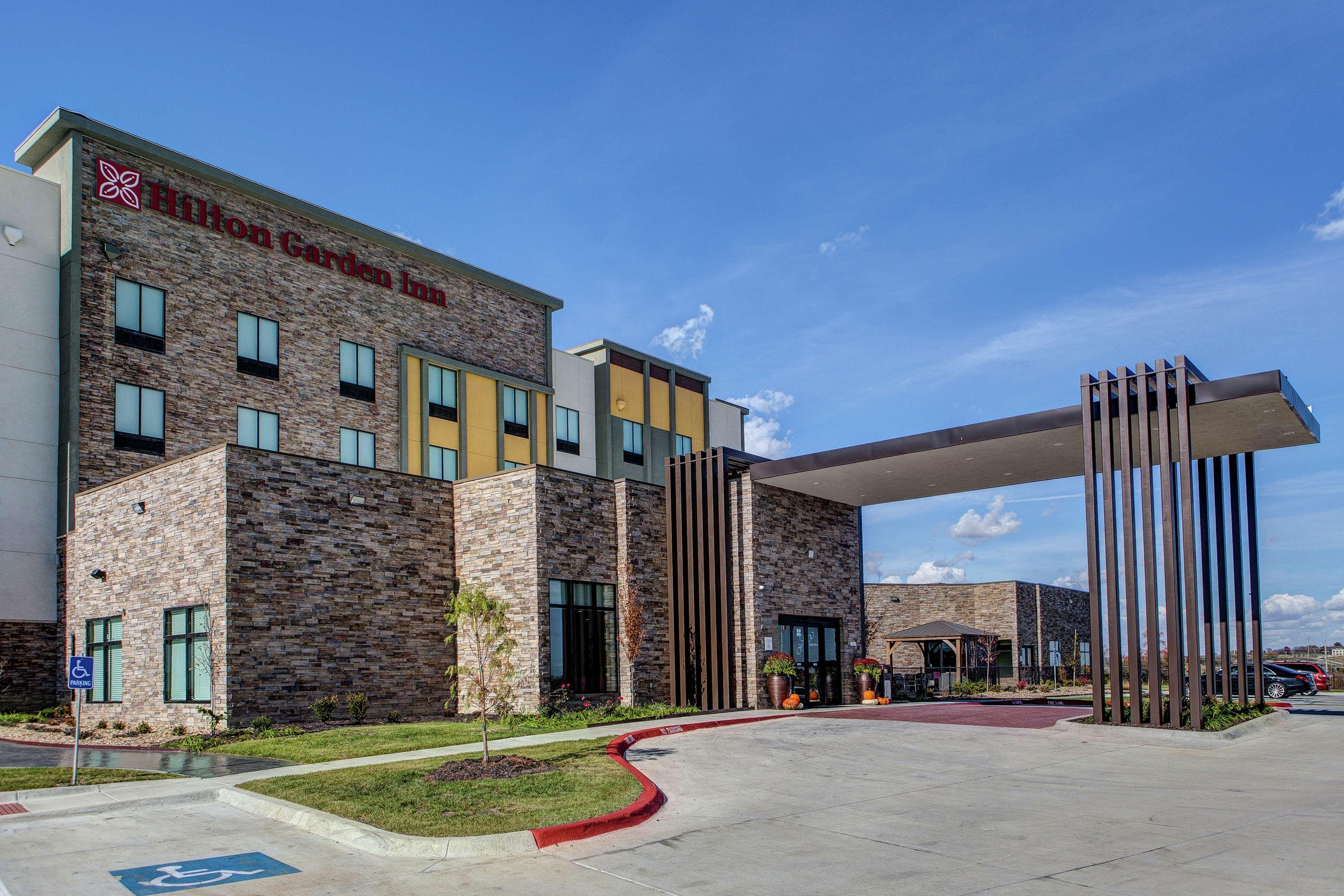 Hilton Garden Inn Topeka Luaran gambar