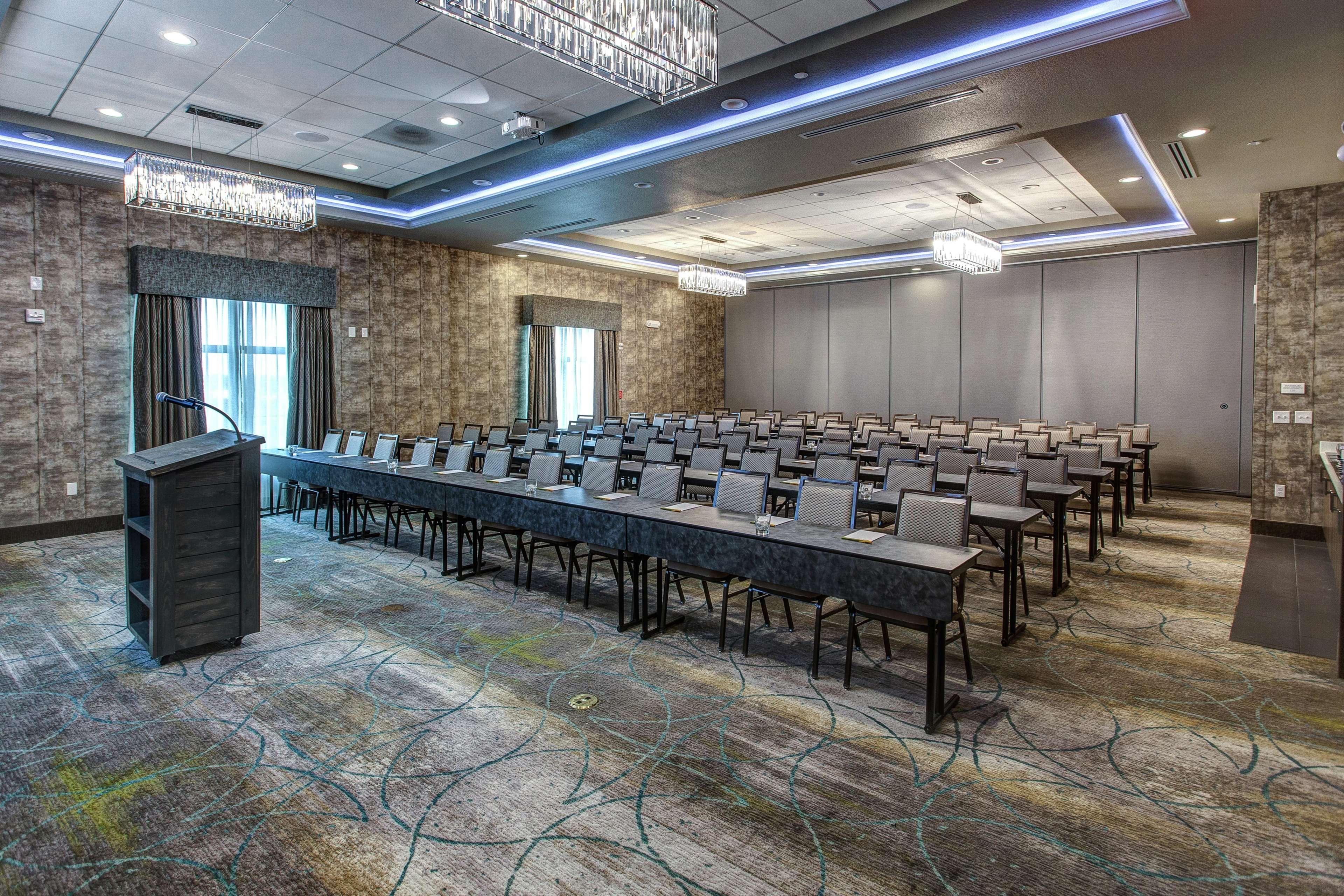 Hilton Garden Inn Topeka Luaran gambar