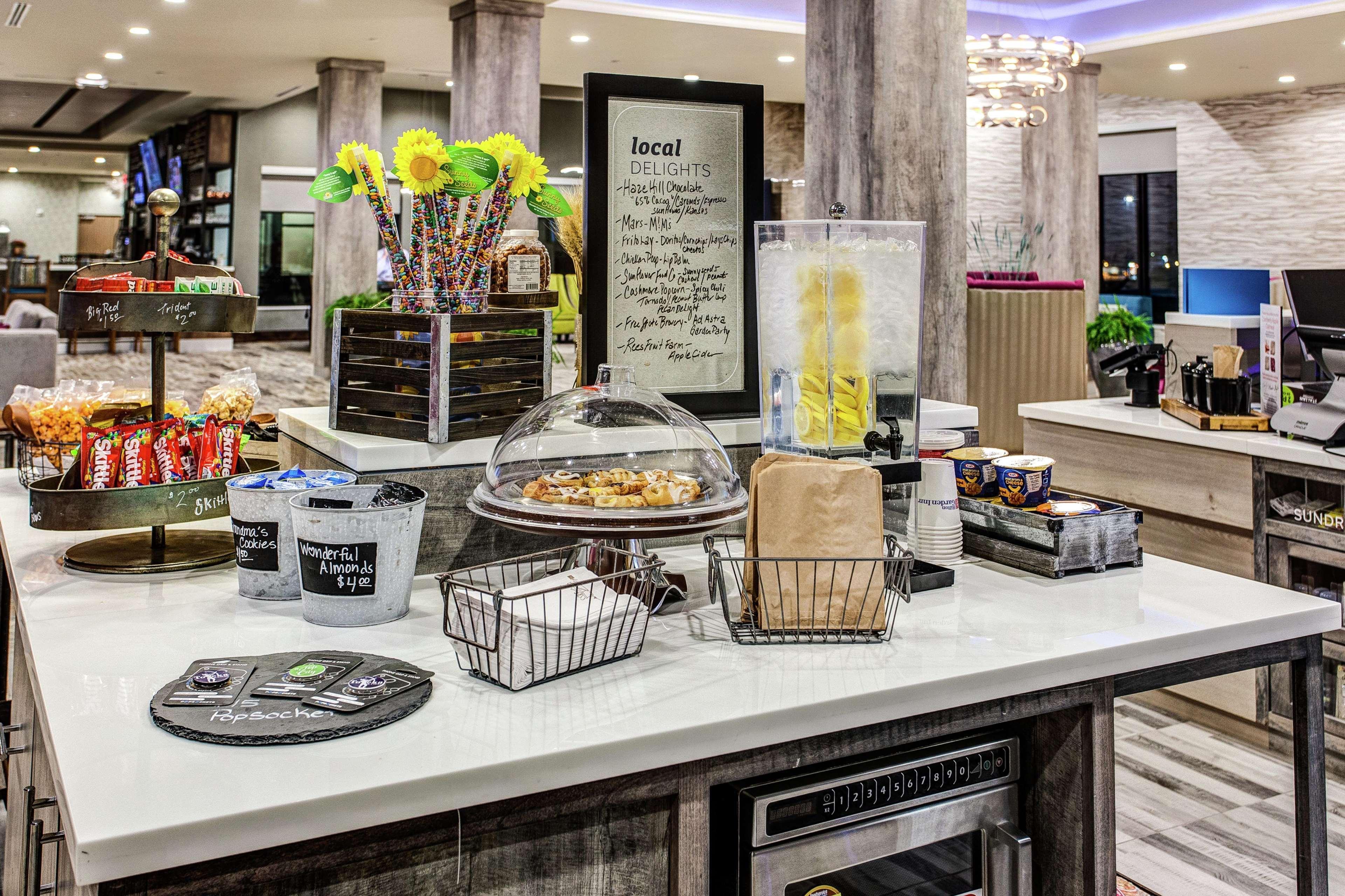 Hilton Garden Inn Topeka Luaran gambar