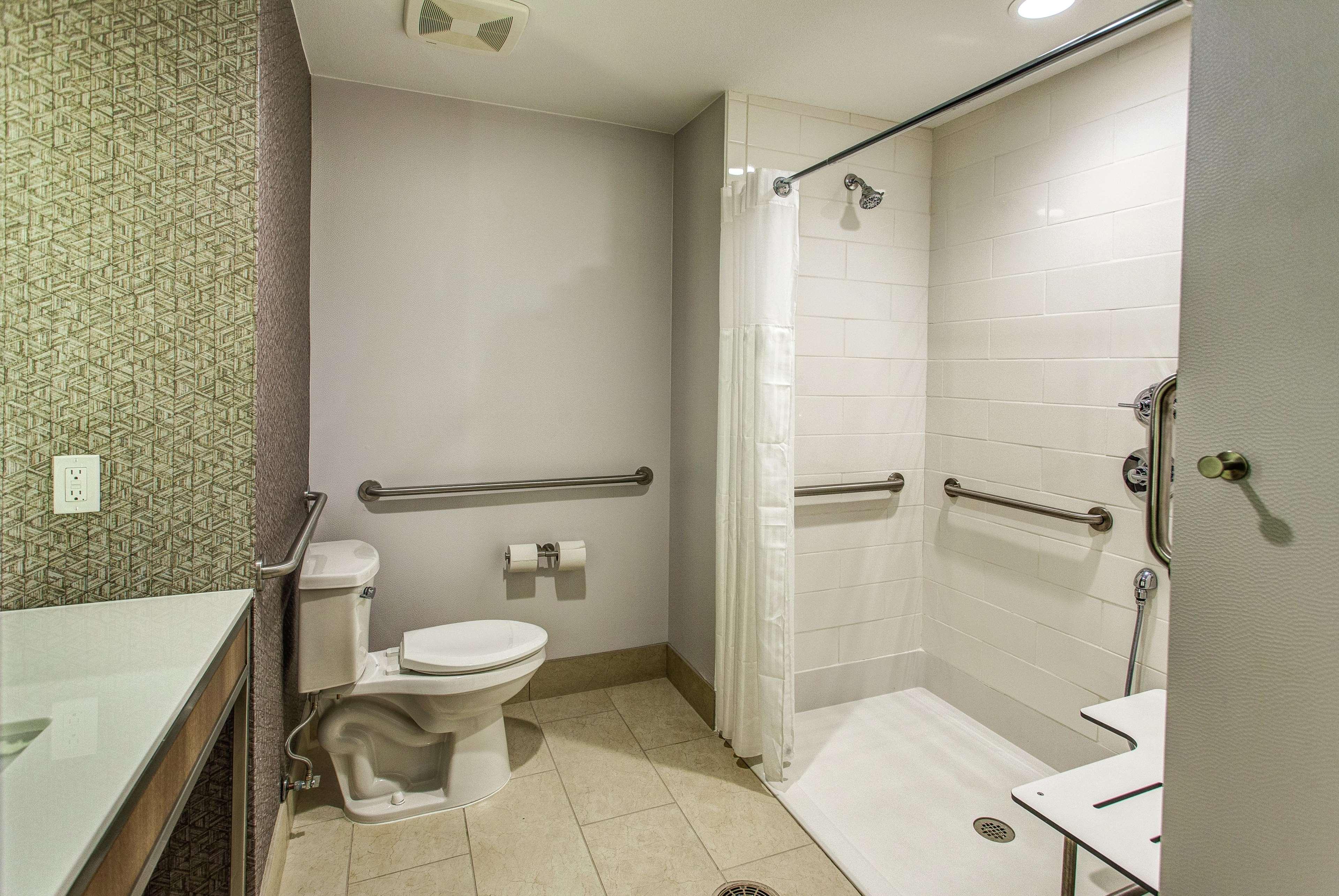 Hilton Garden Inn Topeka Luaran gambar