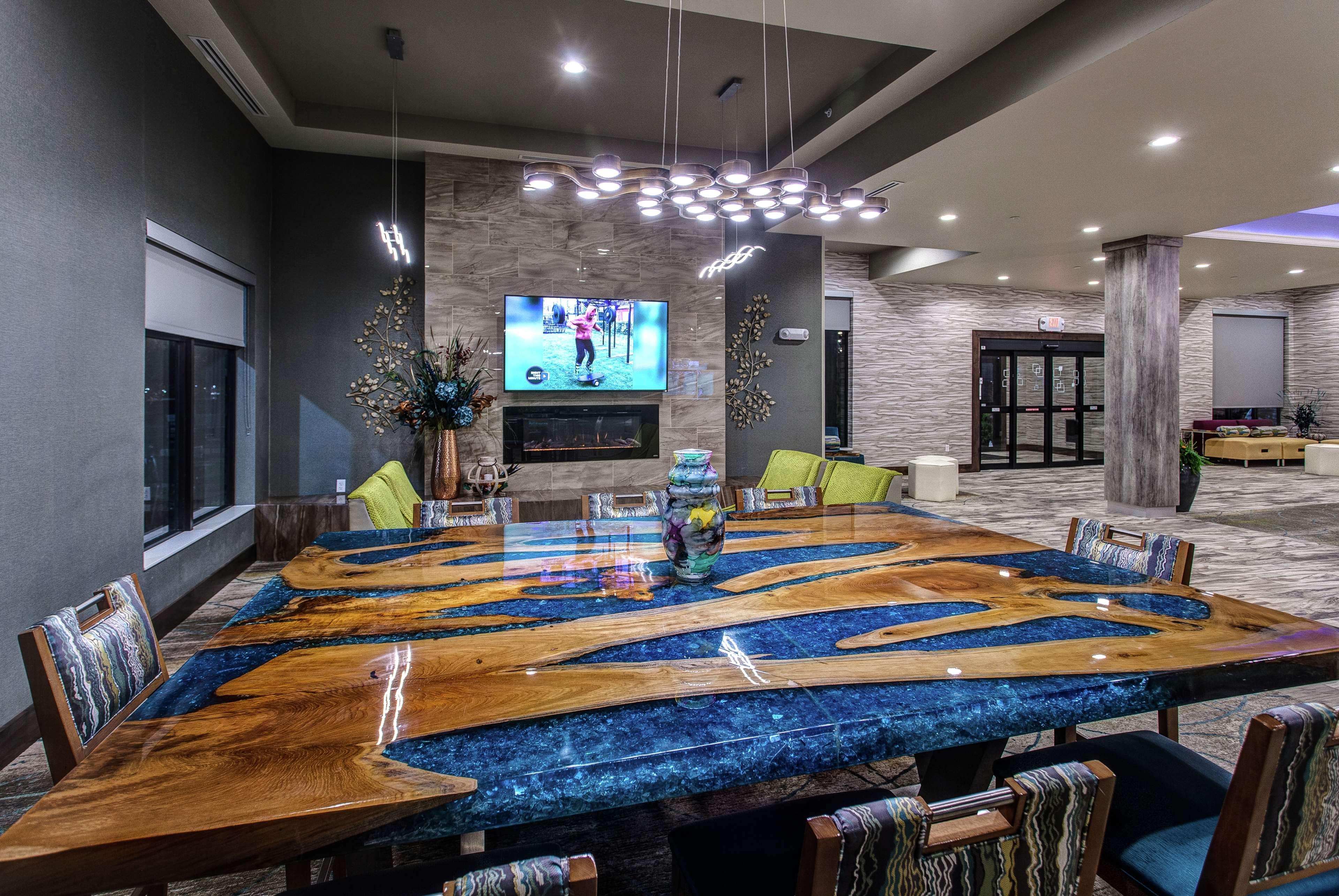 Hilton Garden Inn Topeka Luaran gambar