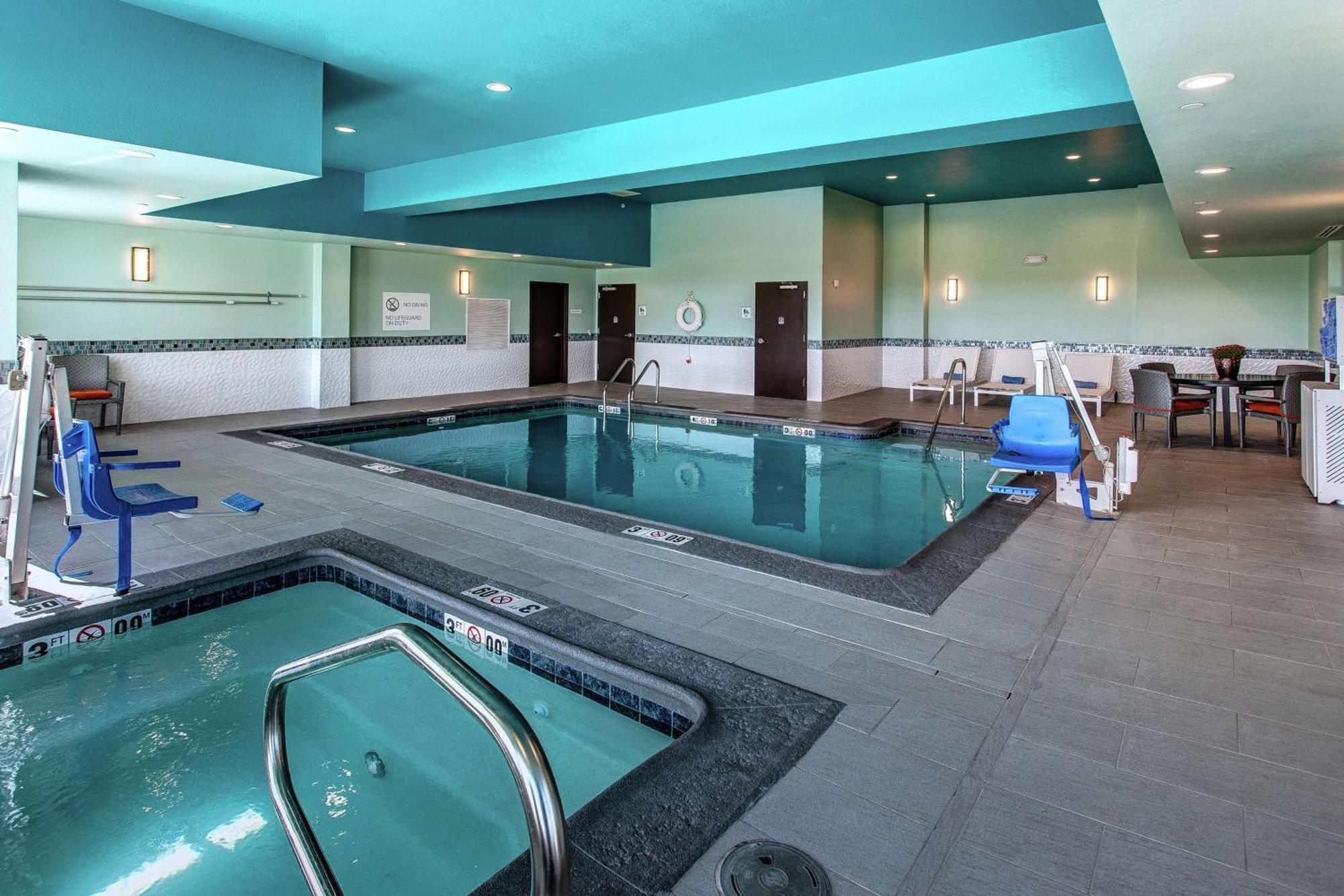 Hilton Garden Inn Topeka Luaran gambar