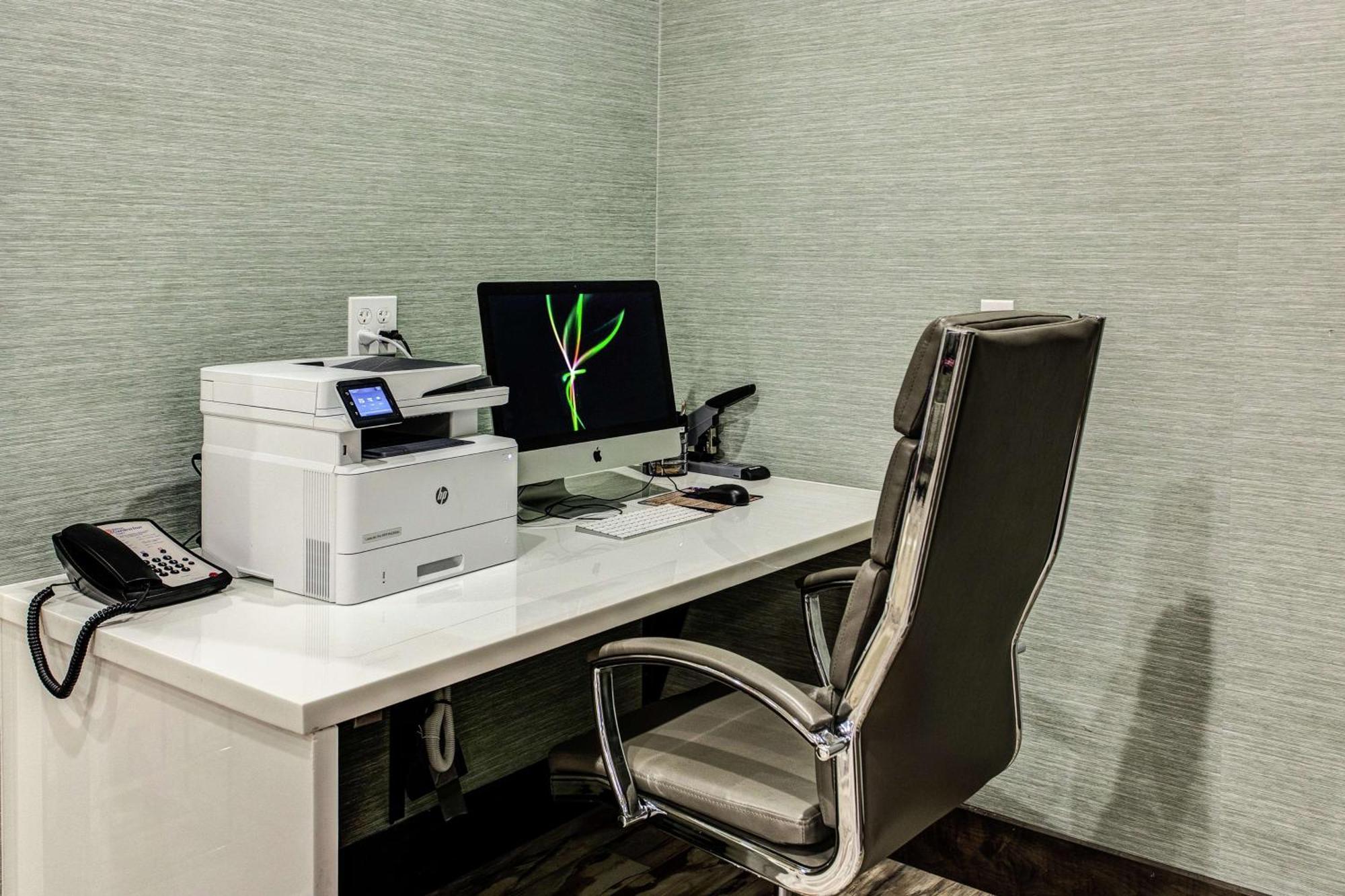 Hilton Garden Inn Topeka Luaran gambar