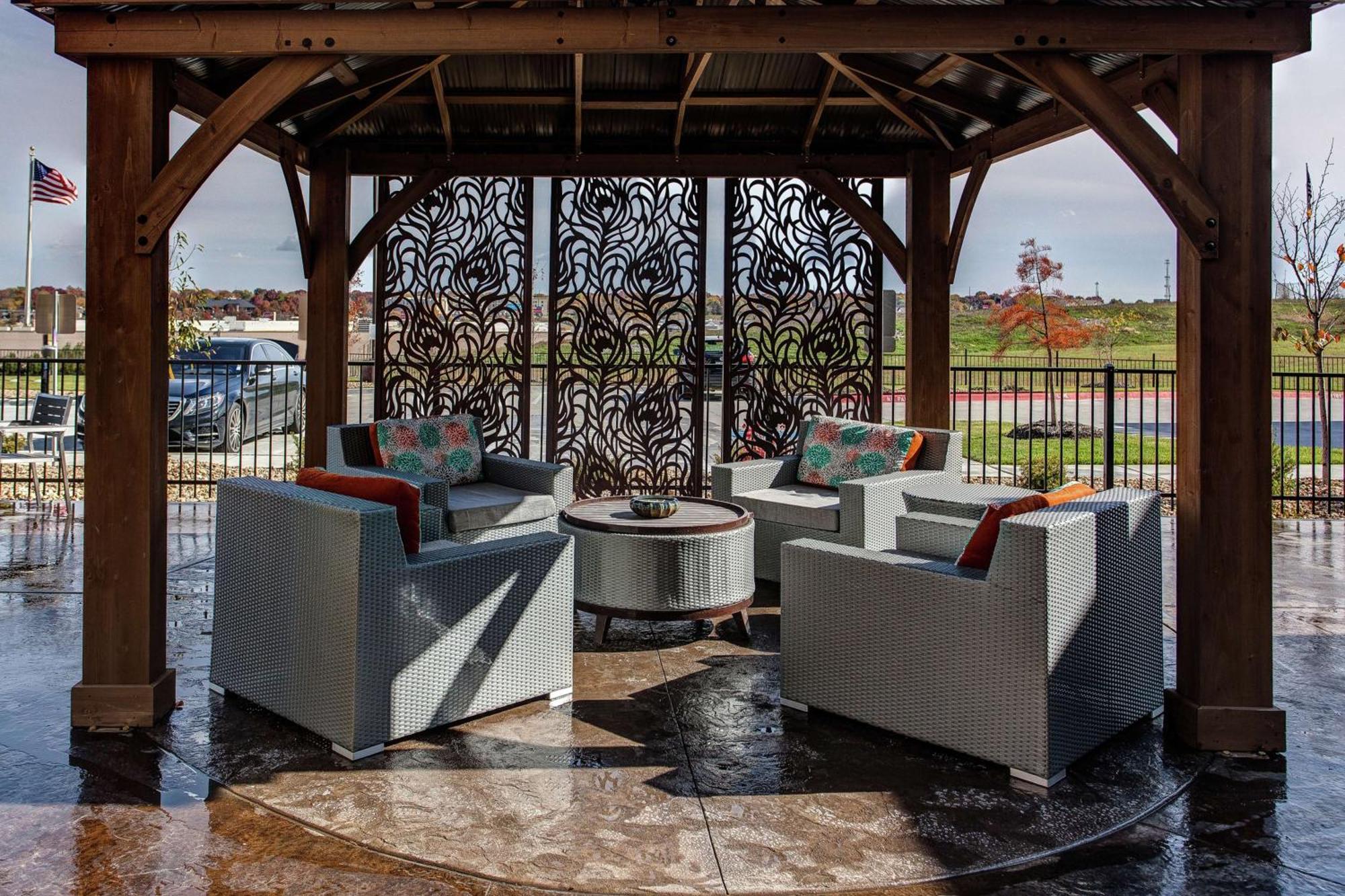 Hilton Garden Inn Topeka Luaran gambar